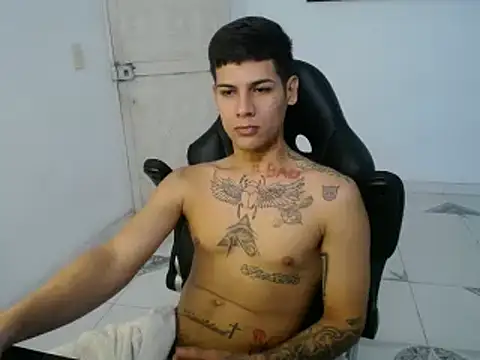 Snapshot of Clyde019 chatting on 01/15/25, 08:16 Clyde019 online show from 01/15/25, 08:16