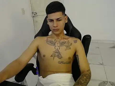 Snapshot of Clyde019 chatting on 01/18/25, 03:16 Clyde019 online show from 01/18/25, 03:16