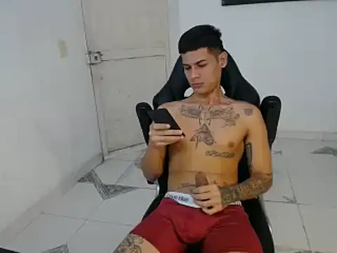 Snapshot of Clyde019 chatting on 01/25/25, 02:47 Clyde019 online show from 01/25/25, 02:47