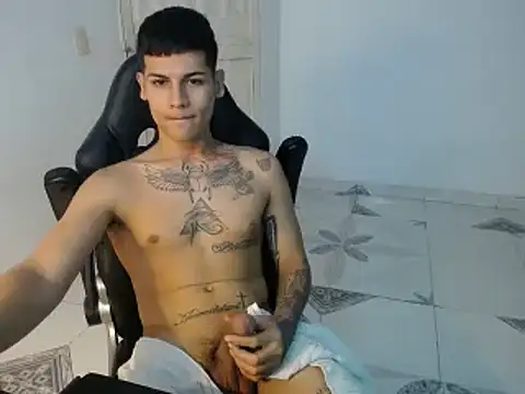 Snapshot of Clyde019 chatting on 01/30/25, 09:58 Clyde019 online show from 01/30/25, 09:58