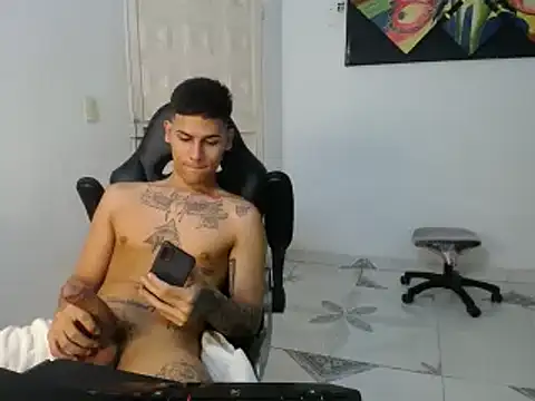 Snapshot of Clyde019 chatting on 02/07/25, 01:15 Clyde019 online show from 02/07/25, 01:15