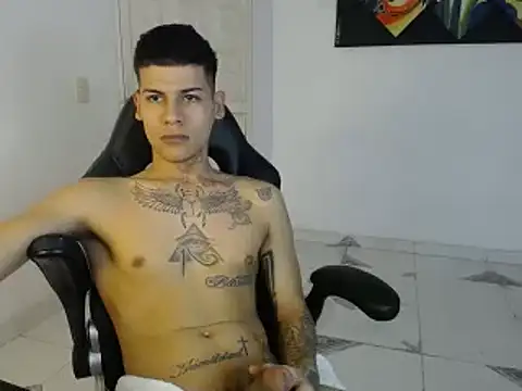 Snapshot of Clyde019 chatting on 02/10/25, 05:41 Clyde019 online show from 02/10/25, 05:41