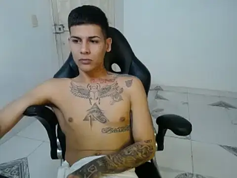 Snapshot of Clyde019 chatting on 02/12/25, 10:48 Clyde019 online show from 02/12/25, 10:48