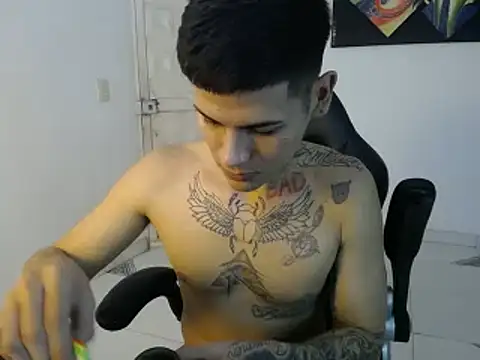 Snapshot of Clyde019 chatting on 02/13/25, 05:54 Clyde019 online show from 02/13/25, 05:54