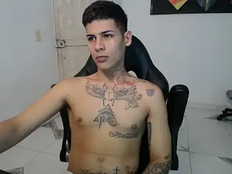 Snapshot of Clyde019 chatting on 02/17/25, 04:04 Clyde019 online show from 02/17/25, 04:04