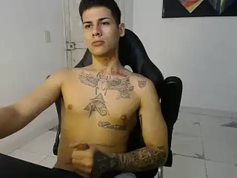 Snapshot of Clyde019 chatting on 02/19/25, 06:10 Clyde019 online show from 02/19/25, 06:10