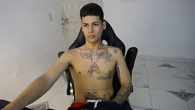 Snapshot of Clyde019 chatting on 02/20/25, 04:57 Clyde019 online show from 02/20/25, 04:57