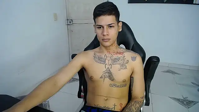 Snapshot of Clyde019 chatting on 02/21/25, 02:59 Clyde019 online show from 02/21/25, 02:59