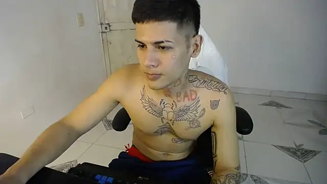 Snapshot of Clyde019 chatting on 02/25/25, 05:15 Clyde019 online show from 02/25/25, 05:15