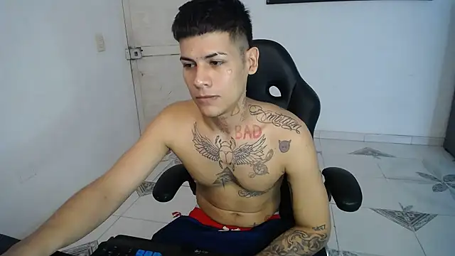 Snapshot of Clyde019 chatting on 02/26/25, 04:45 Clyde019 online show from 02/26/25, 04:45