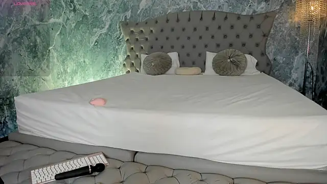 LucyLovelyy online show from 09/20/25, 07:04