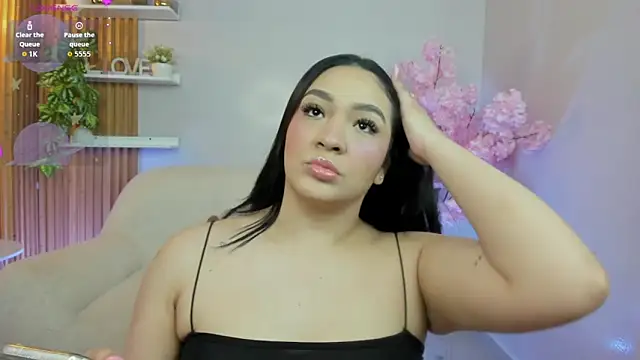Snapshot of stefany_duque1_ chatting on 09/16/25, 02:45 stefany duque1  online show from 09/16/25, 02:45