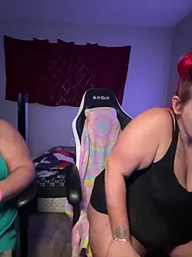 Snapshot of cloudy_couple444 chatting on 01/02/25, 10:48 cloudy couple444 online show from 01/02/25, 10:48