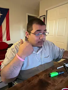 Snapshot of cloudy_couple444 chatting on 02/02/25, 10:39 cloudy couple444 online show from 02/02/25, 10:39