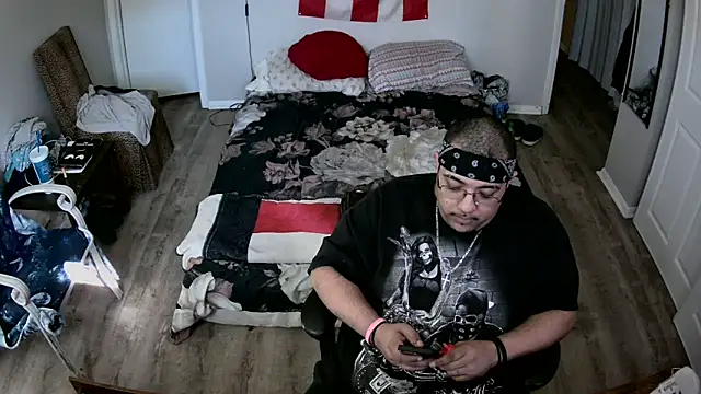 Snapshot of cloudy_couple444 chatting on 02/28/25, 08:18 cloudy couple444 online show from 02/28/25, 08:18