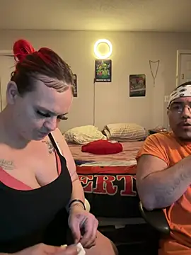 Snapshot of cloudy_couple444 chatting on 03/15/25, 08:37 cloudy couple444 online show from 03/15/25, 08:37