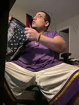 Snapshot of cloudy_couple444 chatting on 03/15/25, 07:27 cloudy couple444 online show from 03/15/25, 07:27