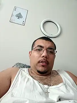 Snapshot of cloudy_couple444 chatting on 09/17/25, 09:38 cloudy couple444 online show from 09/17/25, 09:38