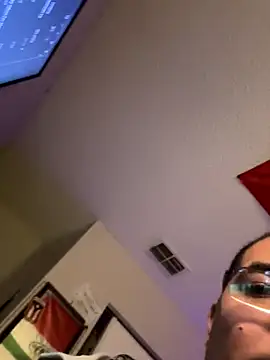 Snapshot of cloudy_couple444 chatting on 09/22/25, 04:03 cloudy couple444 online show from 09/22/25, 04:03