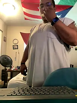 Snapshot of cloudy_couple444 chatting on 09/26/25, 06:12 cloudy couple444 online show from 09/26/25, 06:12