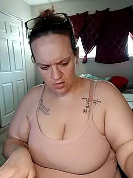 Snapshot of cloudy_couple444 chatting on 10/05/25, 04:38 cloudy couple444 online show from 10/05/25, 04:38