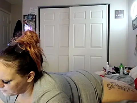 Snapshot of cloudy_couple444 chatting on 10/18/25, 06:37 cloudy couple444 online show from 10/18/25, 06:37