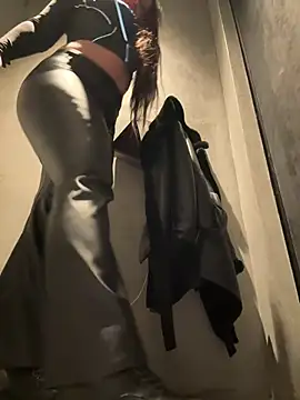 Snapshot of AndreaMood chatting on 03/01/25, 10:24 AndreaMood online show from 03/01/25, 10:24