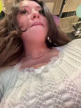 Snapshot of AndreaMood chatting on 03/03/25, 07:21 AndreaMood online show from 03/03/25, 07:21