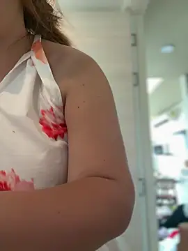 Snapshot of AndreaMood chatting on 11/29/25, 04:37 AndreaMood online show from 11/29/25, 04:37