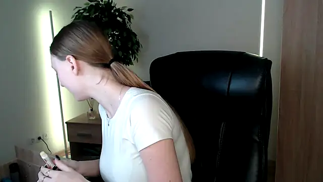 Haley Vixen online show from 12/24/24, 09:06