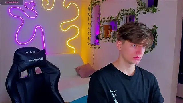 RobertAndLinela online show from 01/22/25, 04:55