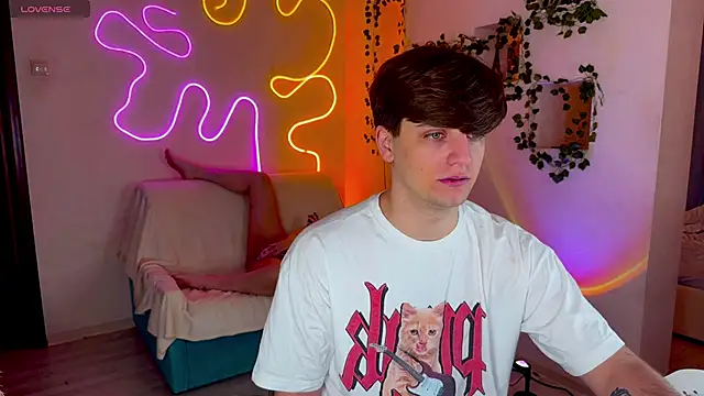 RobertAndLinela online show from 09/18/25, 07:27