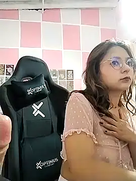 Snapshot of Paulina_mosh chatting on 02/20/25, 02:24 Paulina mosh online show from 02/20/25, 02:24