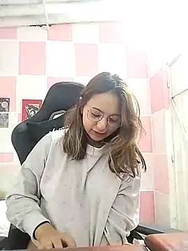 Snapshot of Paulina_mosh chatting on 03/04/25, 01:45 Paulina mosh online show from 03/04/25, 01:45