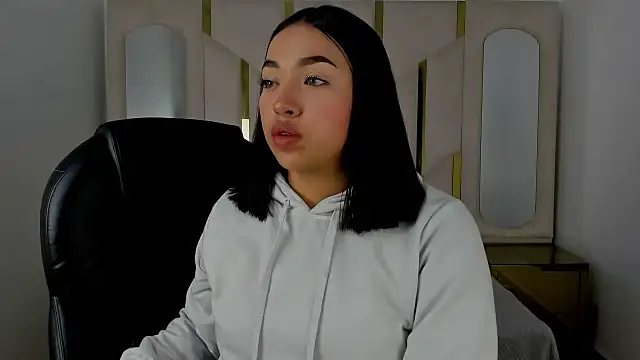 IsabellRodriguez18 online show from 10/06/25, 03:26