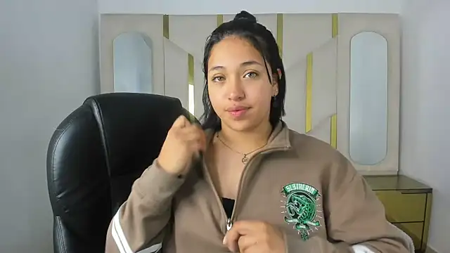 IsabellRodriguez18 online show from 10/29/25, 03:53