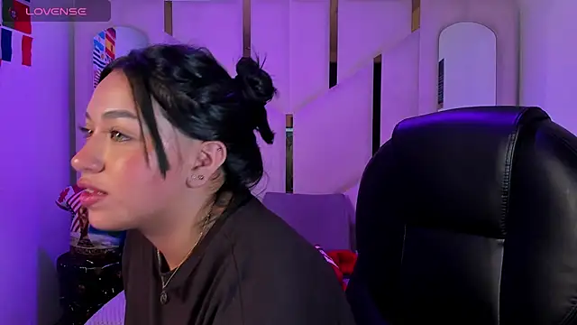 IsabellRodriguez18 online show from 06/25/26, 05:12