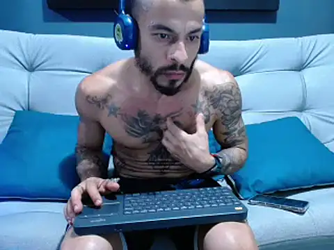 Snapshot of callme_douglas chatting on 01/18/25, 11:33 callme douglas online show from 01/18/25, 11:33
