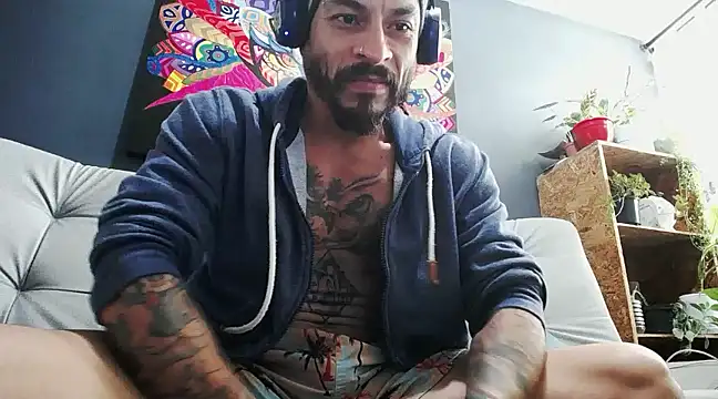 Snapshot of callme_douglas chatting on 02/11/25, 03:40 callme douglas online show from 02/11/25, 03:40