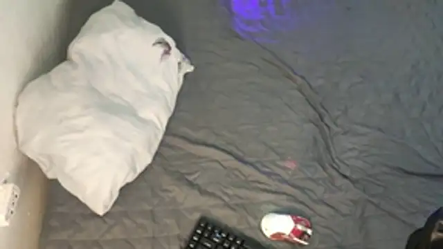 Snapshot of kyle_898 chatting on 12/02/25, 01:50 kyle 898 online show from 12/02/25, 01:50