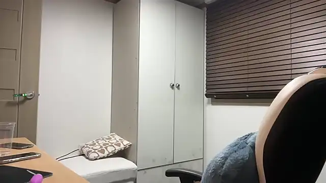 Snapshot of yunasuka chatting on 12/28/24, 01:06 yunasuka online show from 12/28/24, 01:06