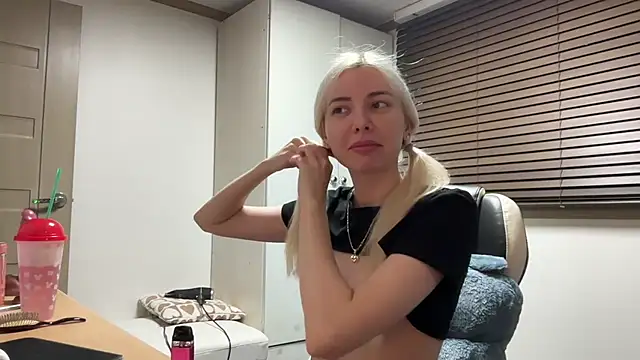 Snapshot of yunasuka chatting on 01/06/25, 09:19 yunasuka online show from 01/06/25, 09:19