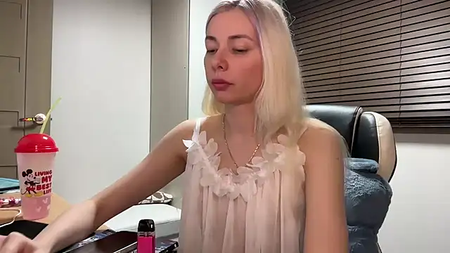 Snapshot of yunasuka chatting on 01/09/25, 12:09 yunasuka online show from 01/09/25, 12:09