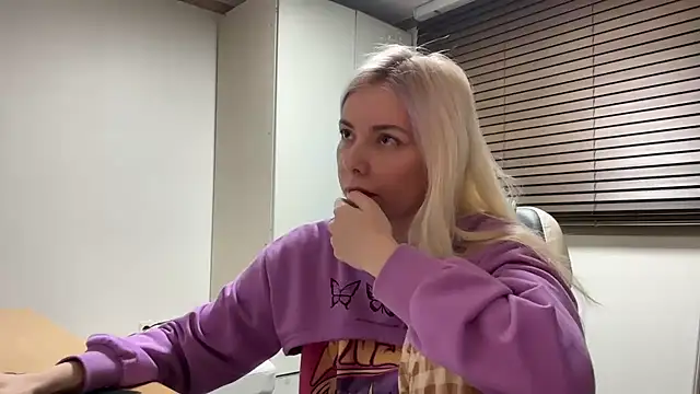 Snapshot of yunasuka chatting on 01/09/25, 07:08 yunasuka online show from 01/09/25, 07:08