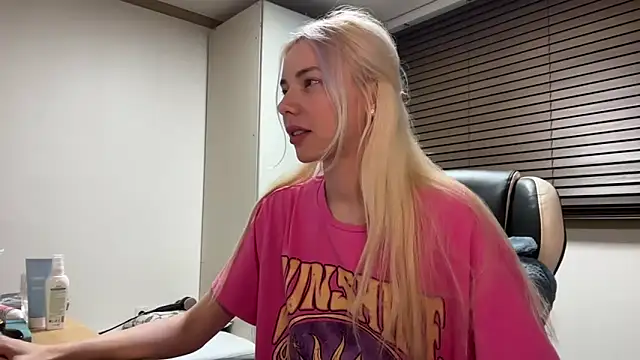 Snapshot of yunasuka chatting on 01/10/25, 09:53 yunasuka online show from 01/10/25, 09:53