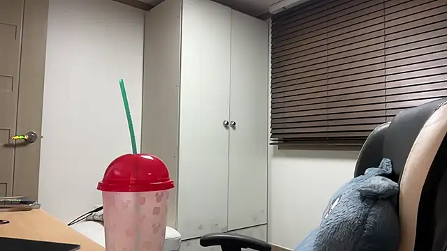 Snapshot of yunasuka chatting on 01/12/25, 01:05 yunasuka online show from 01/12/25, 01:05