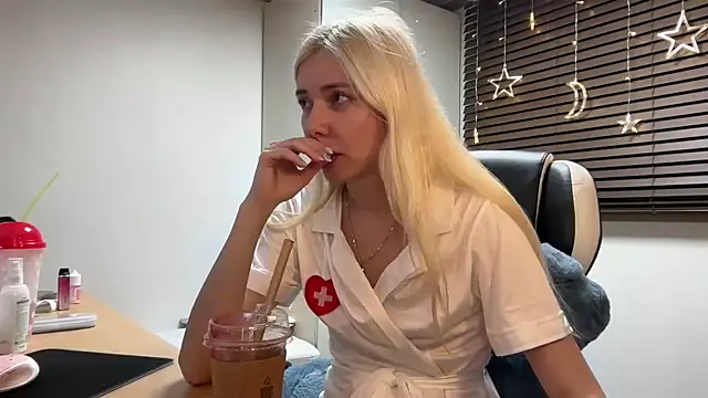 Snapshot of yunasuka chatting on 01/17/25, 06:44 yunasuka online show from 01/17/25, 06:44