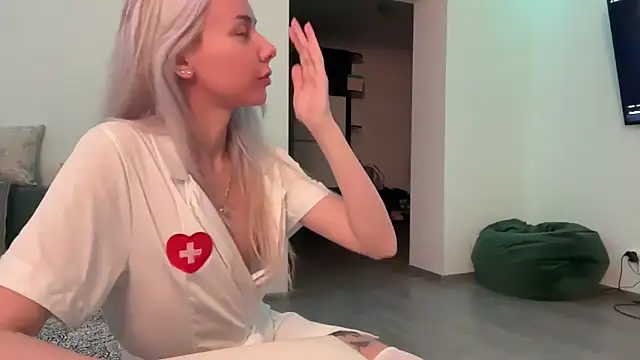 Snapshot of yunasuka chatting on 02/06/25, 01:49 yunasuka online show from 02/06/25, 01:49