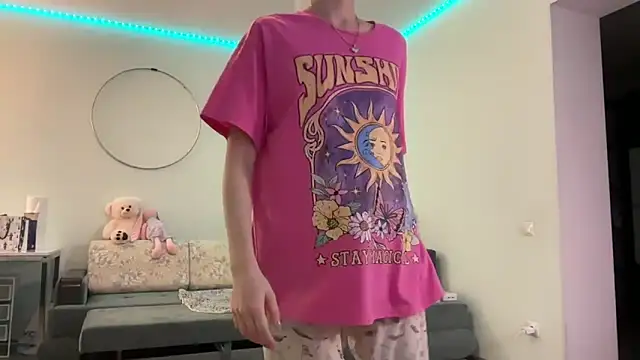 Snapshot of yunasuka chatting on 02/20/25, 10:48 yunasuka online show from 02/20/25, 10:48