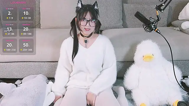 Snapshot of Yu_UwU_ chatting on 02/04/25, 02:43 Yu UwU  online show from 02/04/25, 02:43